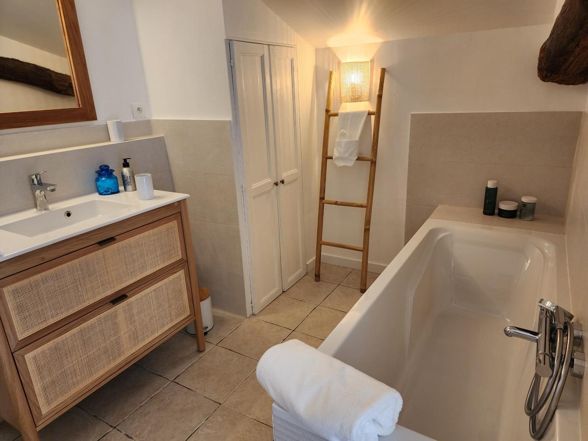 La Belle Histoire Bed & Breakfast Claviers Exterior photo